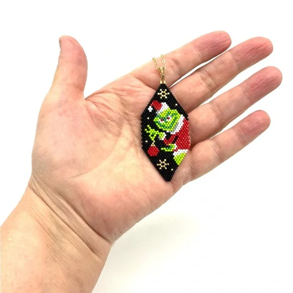 Hand Crafted Beaded Grinch Pendant Necklace 14k Gold Chain - Picture 8 of 9
